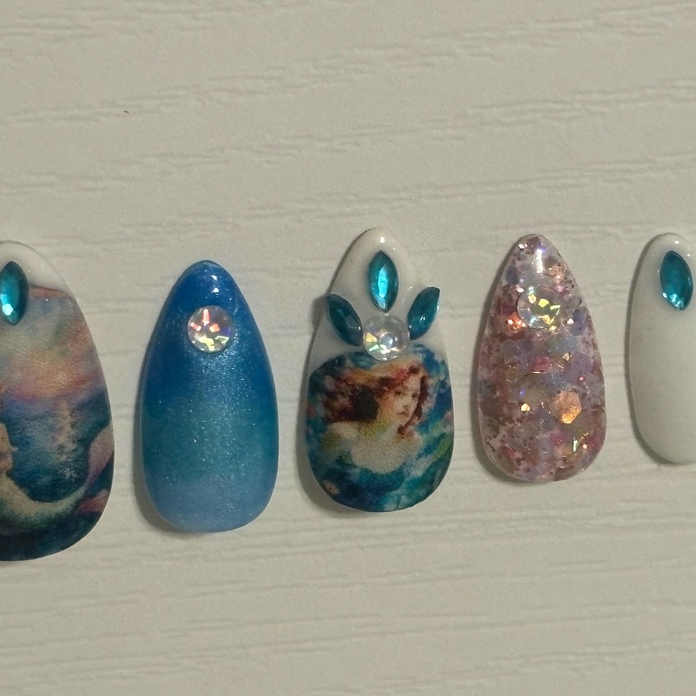 Mermaid themed press on nails set